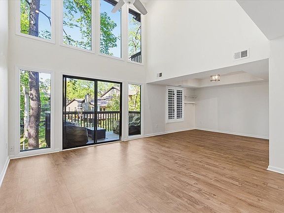 4th image of 161 Ingleoak Ln