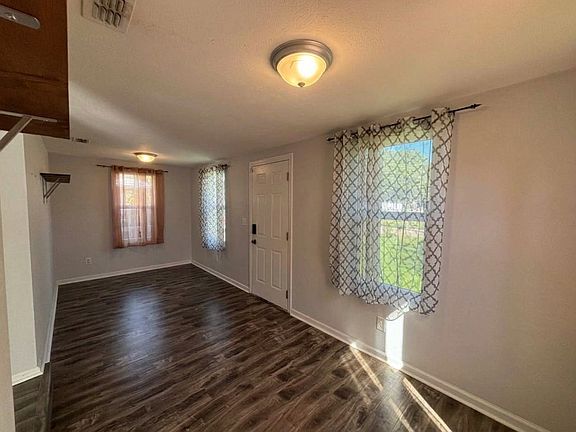5th image of 2505 Golfview St