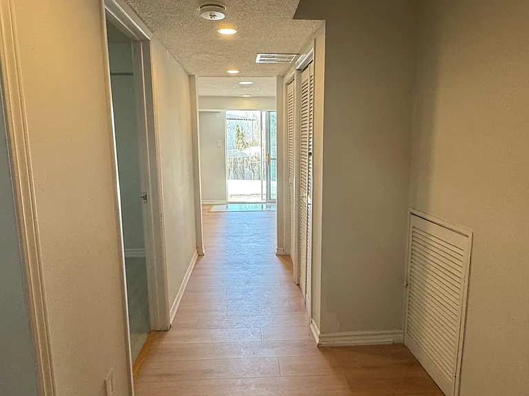 735 Pam Cres #BASEMENT — Photo 8