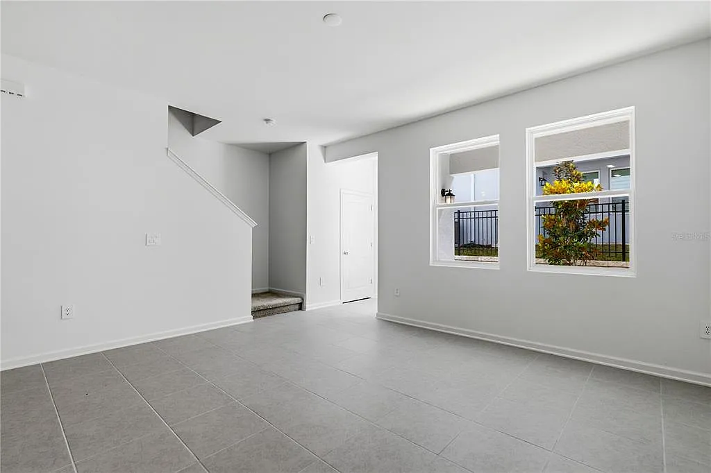 3 bed, 2.5 bath, 1628 sqft, $1,900 — Photo 4