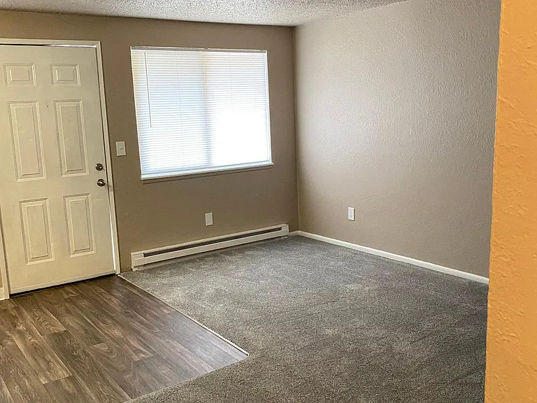 Valley Manor Apartments — Photo 9