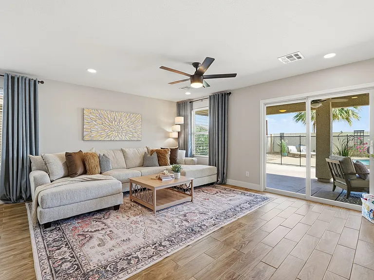 4665 E Longhorn St — Photo 4