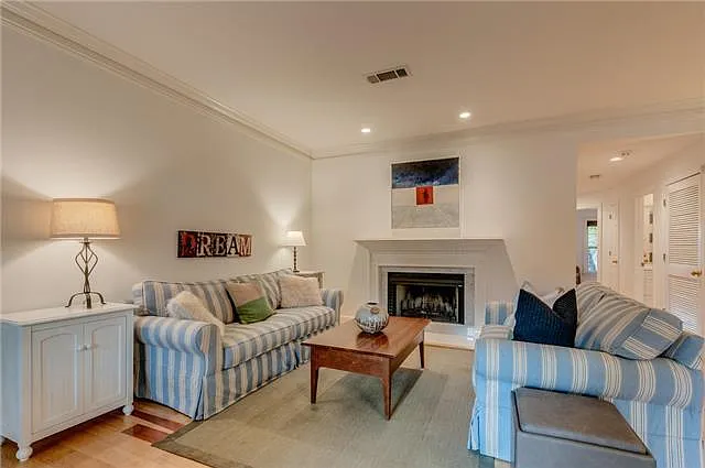 405 Ashlawn Ct — Photo 8