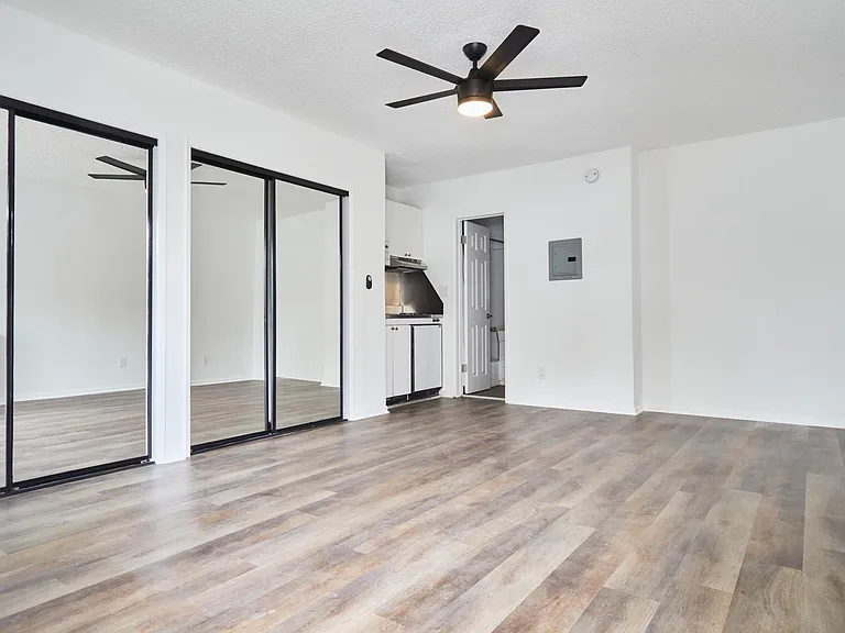 4076 Redwood Ave #1 — Photo 2