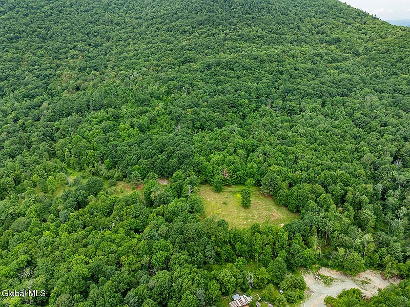 5th image of 237 Bates Road