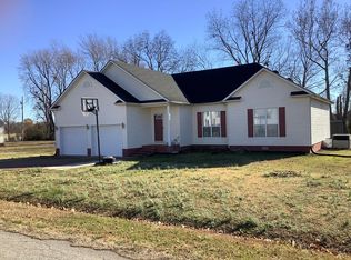 105 Magnolia Dr, Gleason, TN 38229
