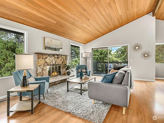 3rd image of 4729 NE 204th Street