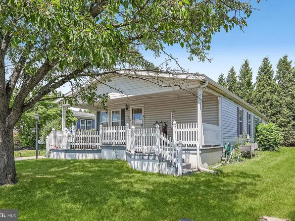 664 W Cedar St, Palmyra, PA 17078