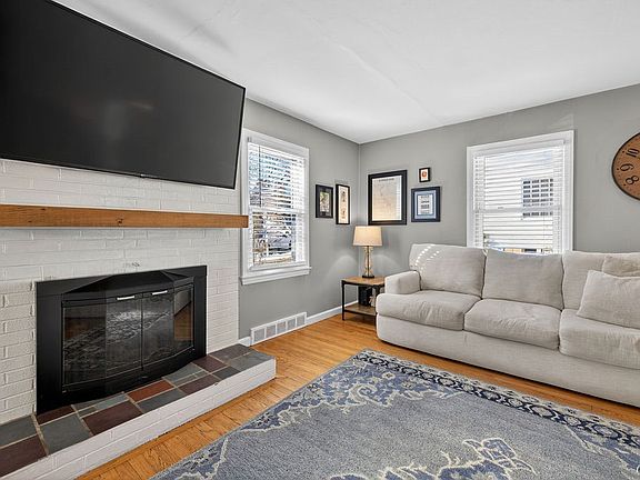 3rd image of 215 Walberta Rd