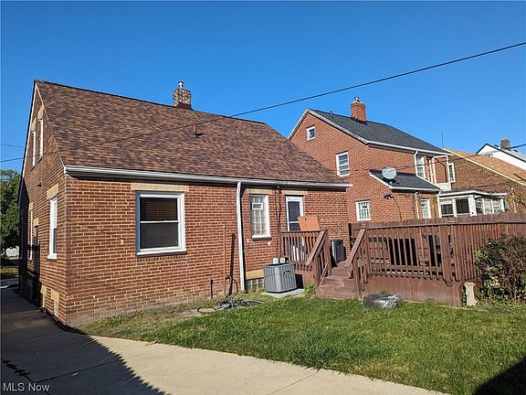 3rd image of 16220 Throckley Ave