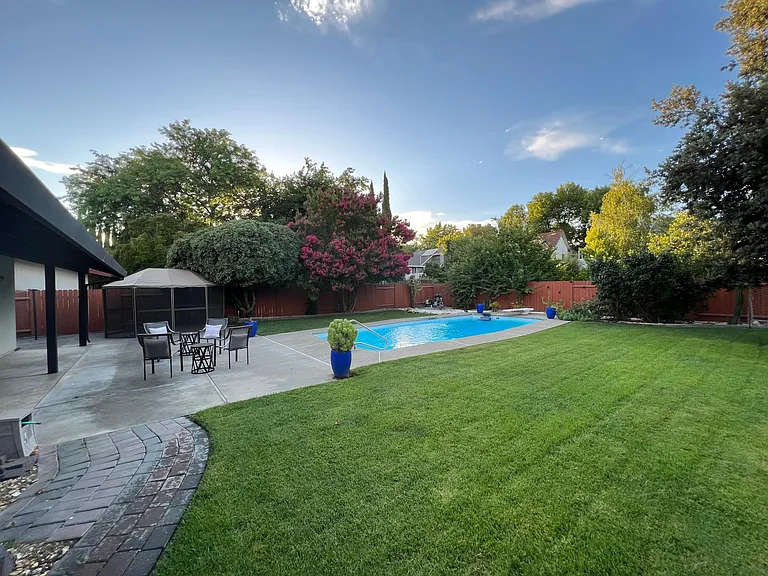 2105 Amador Ave — Photo 7
