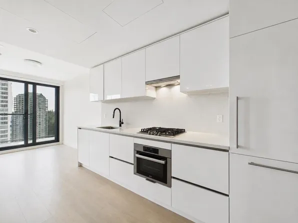 5987 Wilson Ave #1503, Burnaby, BC V5H 0L7