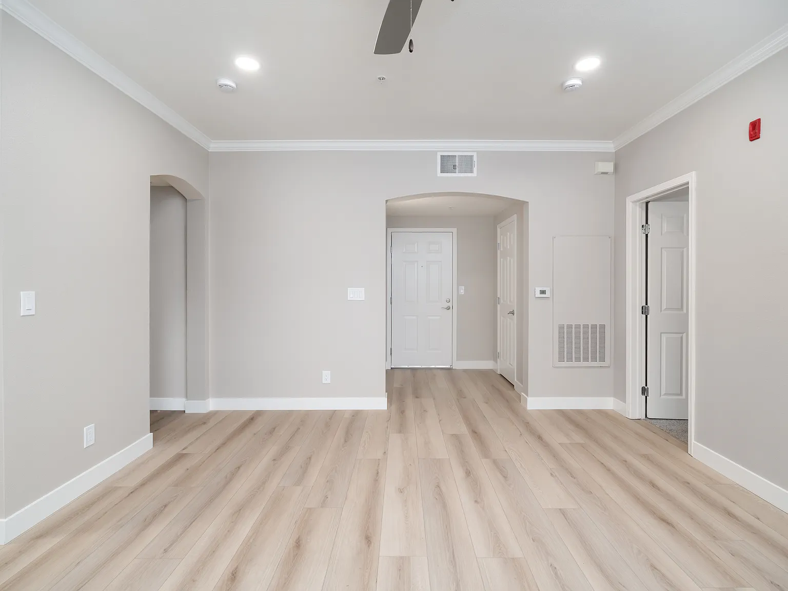 Lake Point Apartments — Photo 4