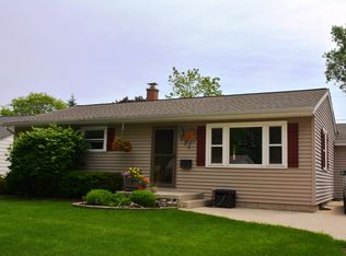 932 N Stanford St, Port Washington, WI 53074