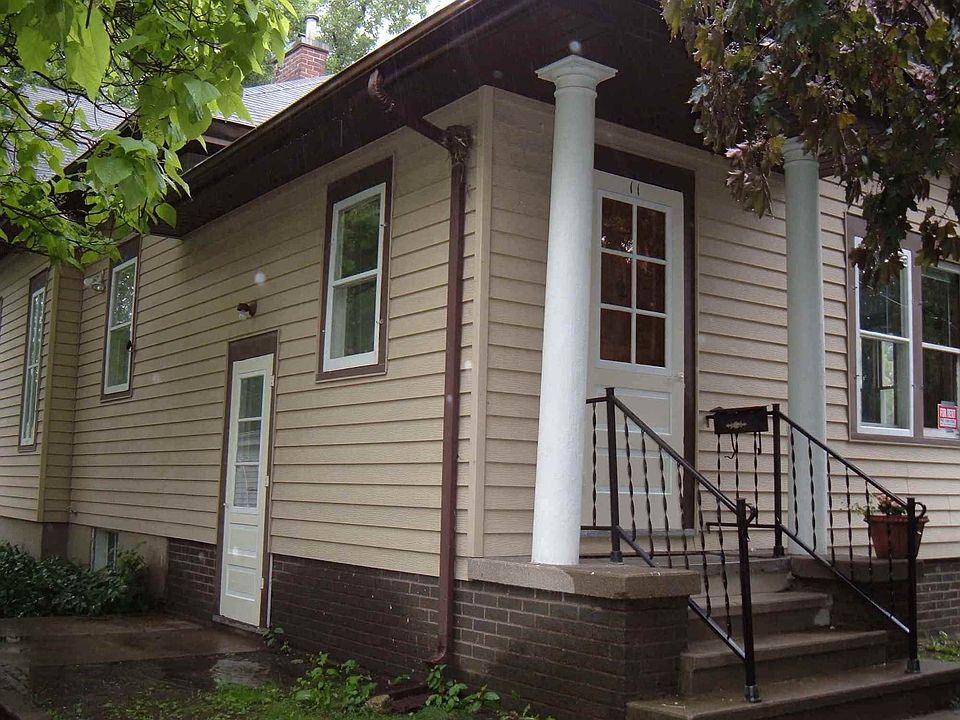 Side entrance to front unit. (from here is a walking trail next to a creek.)