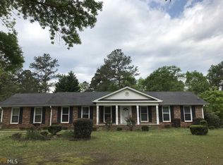 230 Lake Circle Dr, Fayetteville, GA 30215