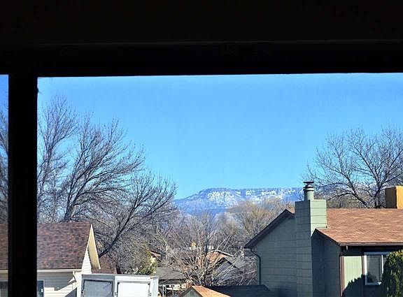 4th image of 609 1/2 W Indian Creek Dr