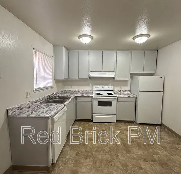 133 Kings Ave — Photo 1