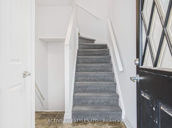 1000 Cedarglen Gate #504, Mississauga, ON L5C 3Z5