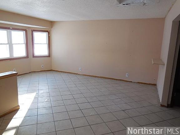 3rd image of 1680 Montana Ave E
