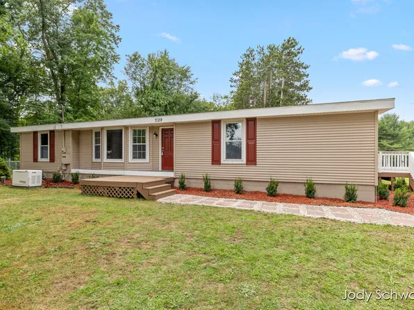7129 Eldred Dr NE, Rockford, MI 49341