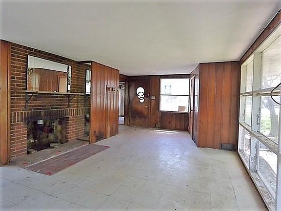 3rd image of 40 Monmouth St
