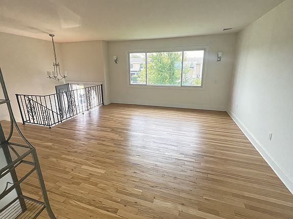 4th image of 945 Gerry Ave