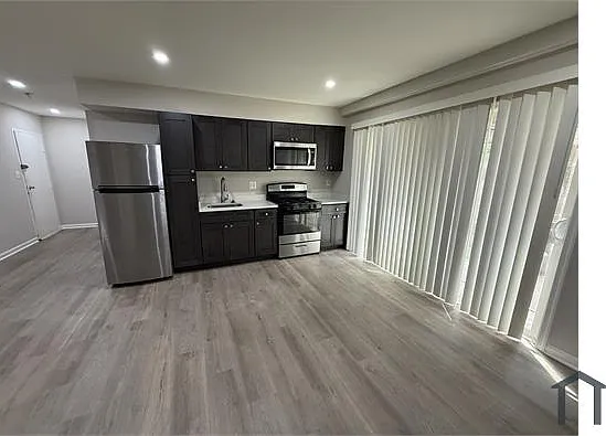 1 bed, 450 sqft, $2,350 — Photo 2