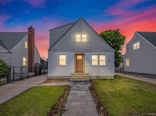 175 Dorchester Rd, Garden City, NY 11530