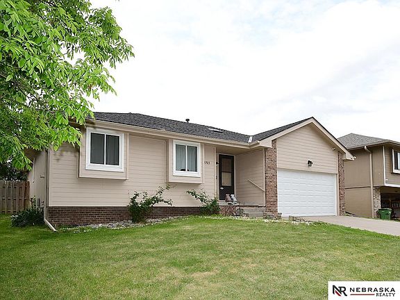 2nd image of 2703 Alberta Ave