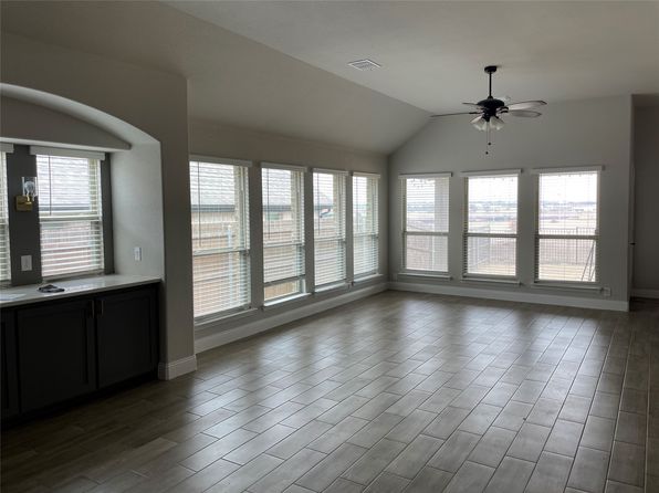 724 Jaguar Rdg, Godley, TX 76044