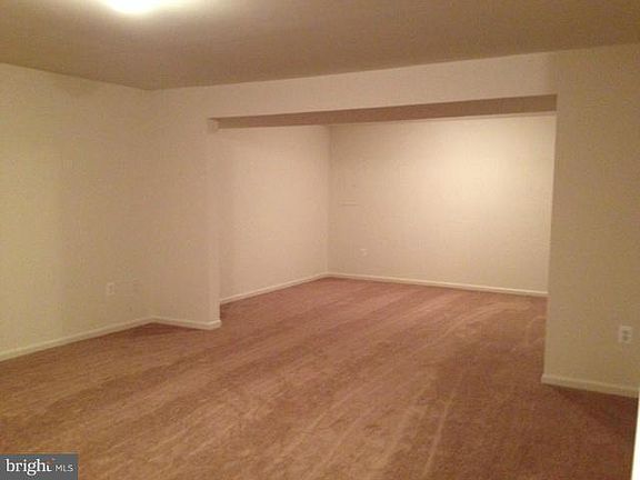 4th image of 102 Merrill Ct