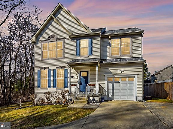2nd image of 407 Samanthas Ct