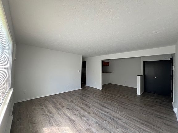 3rd image of 142 Gluck St
