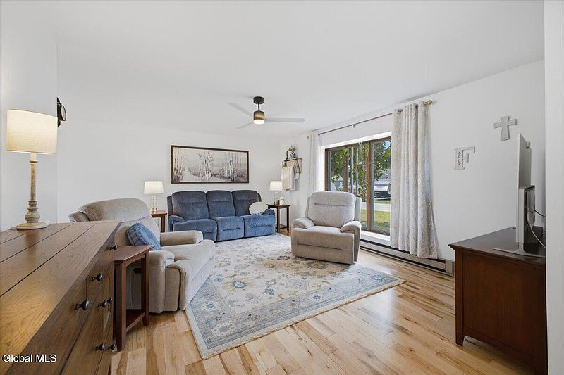 4th image of 26 Russell Drive