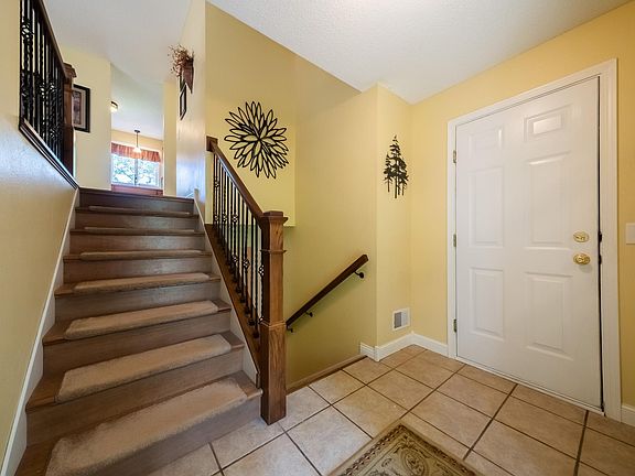 5th image of 710 2nd St SE