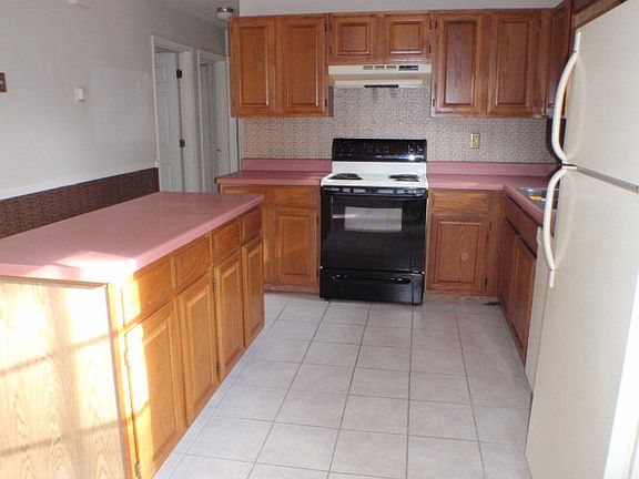 4th image of 1068 Marie Dr