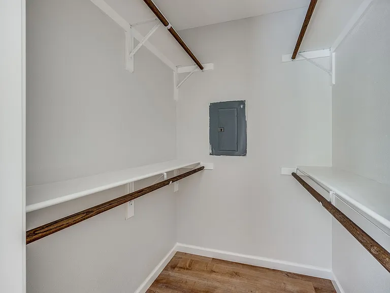 Creekside Condominumums — Photo 11