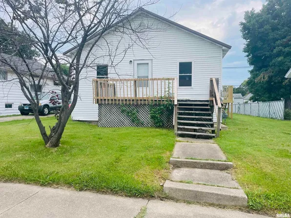 1237 N Poplar St, Centralia, IL 62801