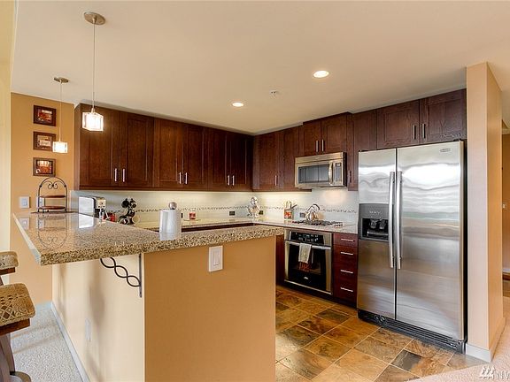 5th image of 1515 Dock St Unit 709