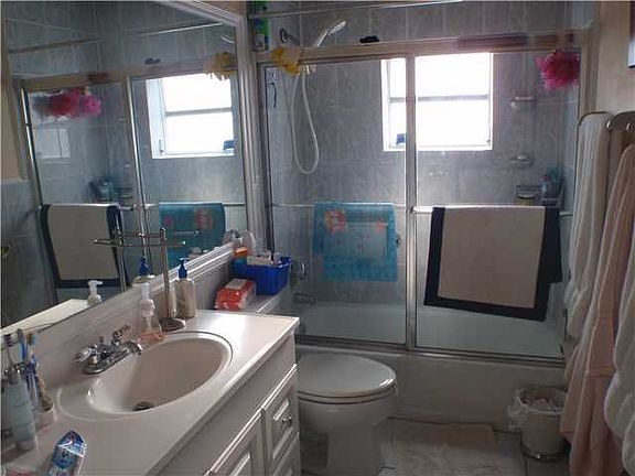 5th image of 1515 NE 175th St