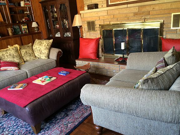 Media/game rm, teak floor,
