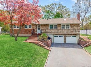 42 Sunflower Drive, Hauppauge, NY 11788