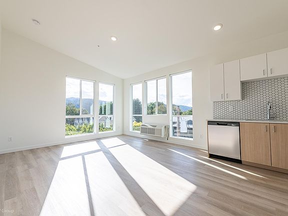 5th image of 8770 N Willamette Blvd #302