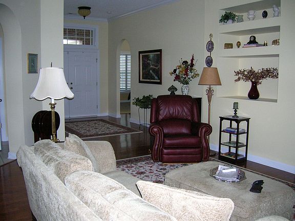 Living Room/Foyer