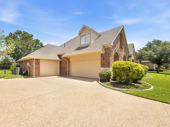 4th image of 4608 Saint Clair Ct