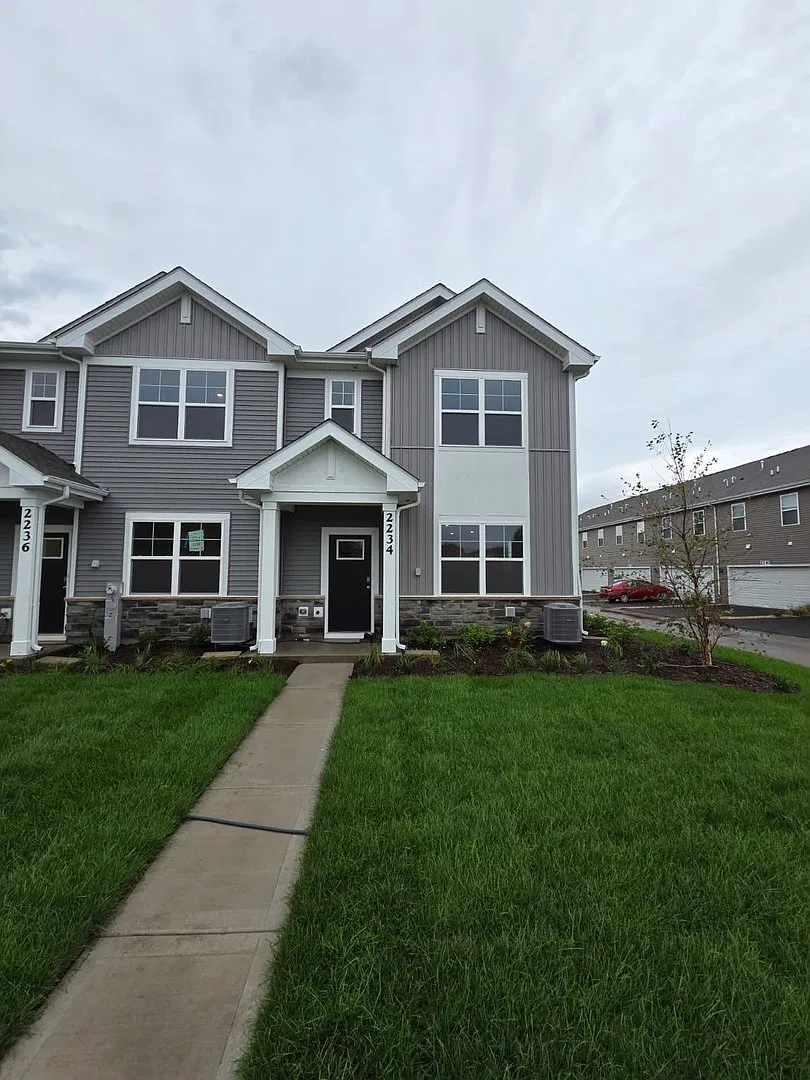 3 bed, 2.5 bath, 1543 sqft, $2,800 — Photo 2
