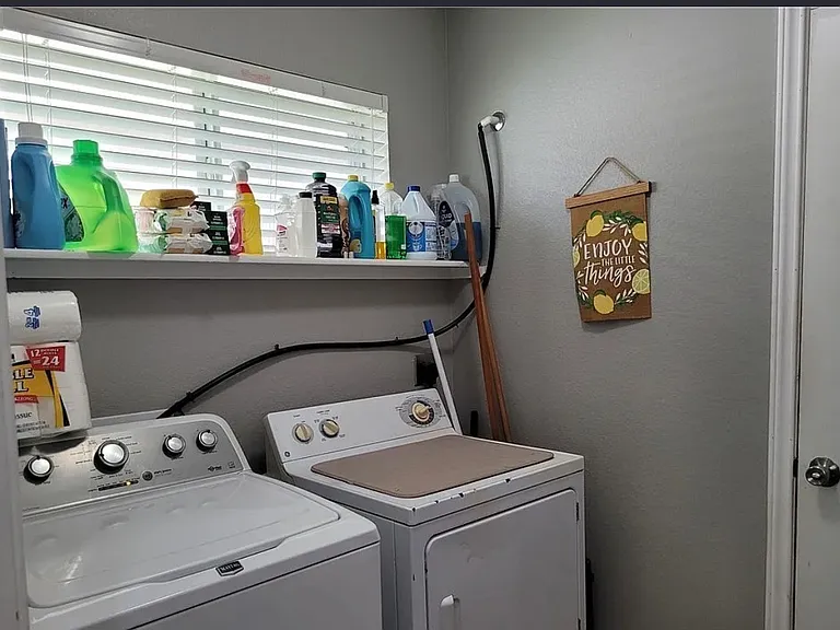 9213 Devonshire Ct — Photo 2