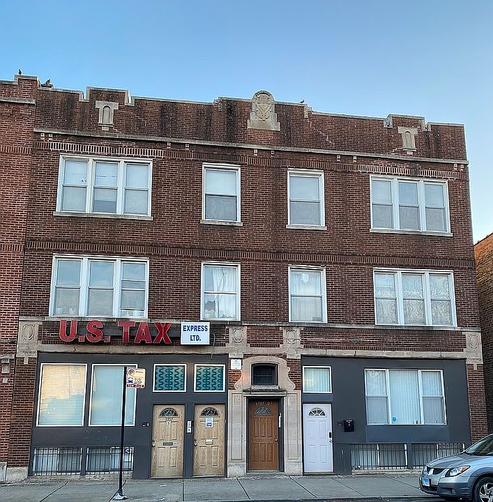 1st image of 3709 W Montrose Ave #G