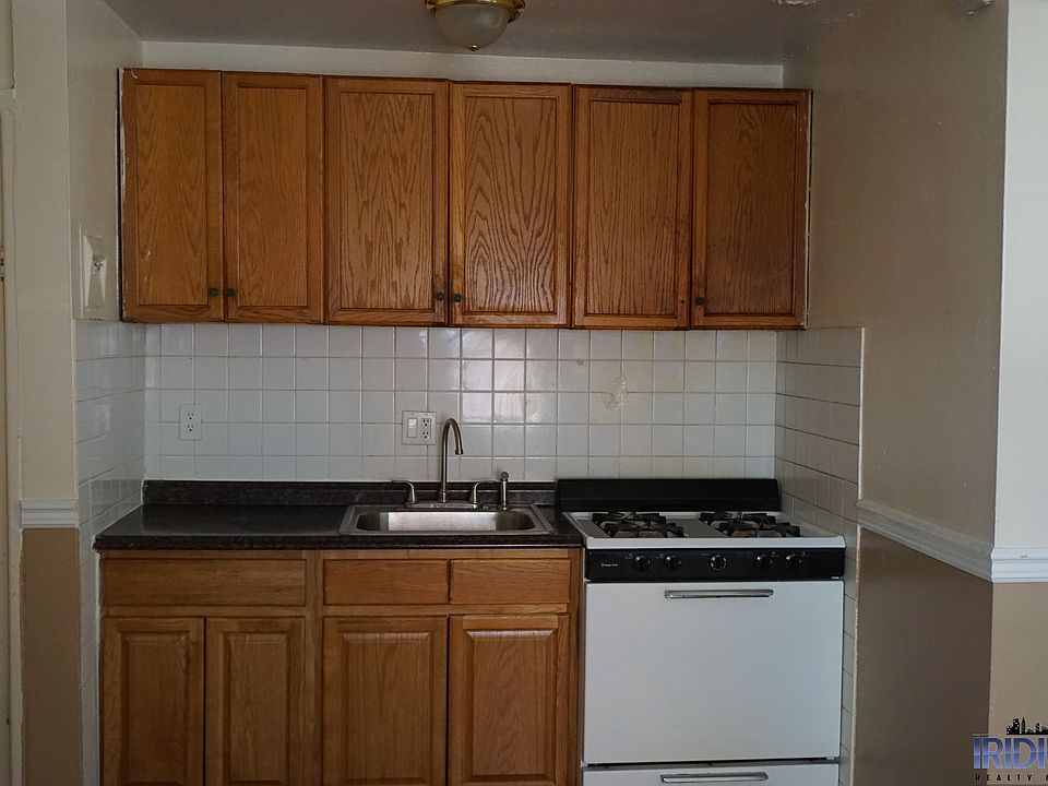 2nd image of 160 N Arlington Ave
